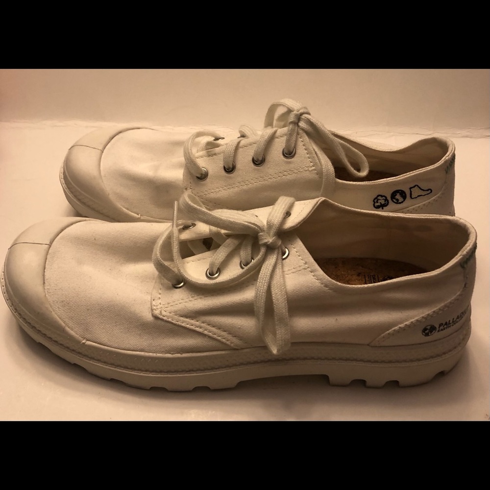 Palladium White Shoes, Unisex, size W 10.5, M 9, Excellent preowned condition